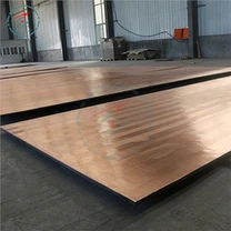 Deska plátovaná výbušným svarem z mědi a oceli